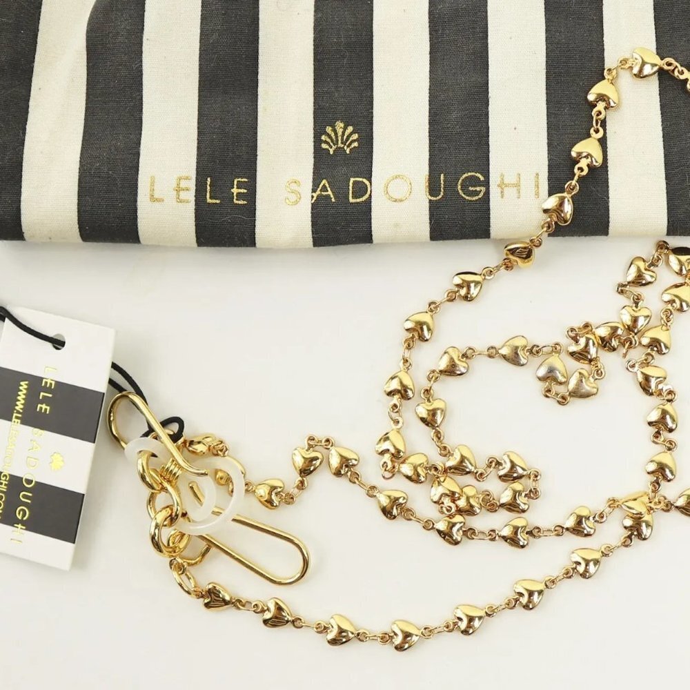 New Lele Sadoughi Puffed Heart Sunglass/Face Mask/Necklace Gold Chain NWT